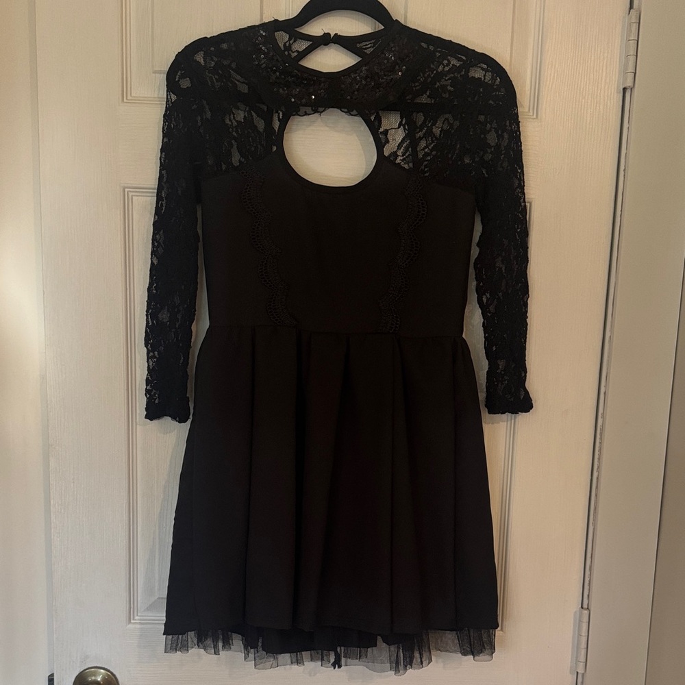 SUNN Elegant Black Lace Long-sleeve Women’s Dress